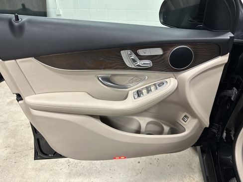 Used 2020 Mercedes-Benz GLC 300 4MATIC image 14