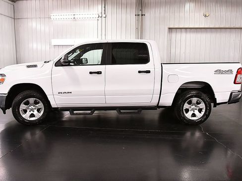 Used 2023 RAM 1500 Big Horn AWD/4WD image 4