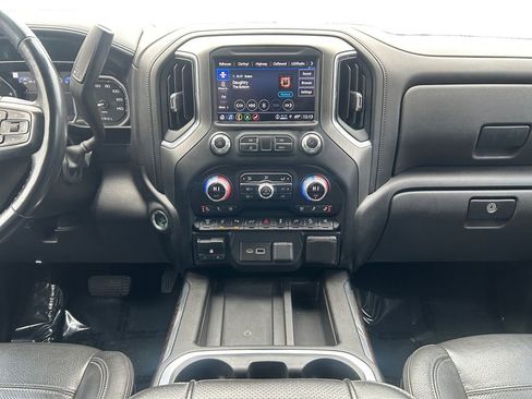 Used 2022 GMC Sierra 3500 Denali w/ Denali Ultimate Package image 12