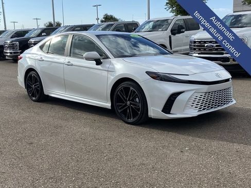 Used 2025 Toyota Camry XSE AWD/4WD image 9