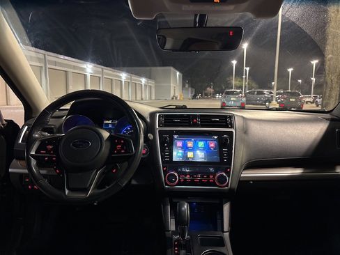 Used 2018 Subaru Outback 2.5i Touring image 11