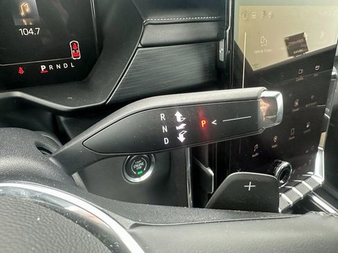 Used 2025 GMC Acadia Elevation image 35