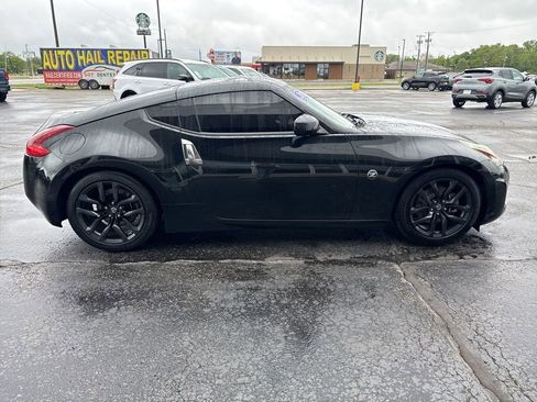 Used 2018 Nissan 370Z Touring RWD image 9