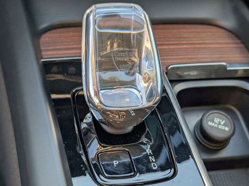 Used 2023 Volvo XC60 B6 Ultimate w/ Climate Package image 37