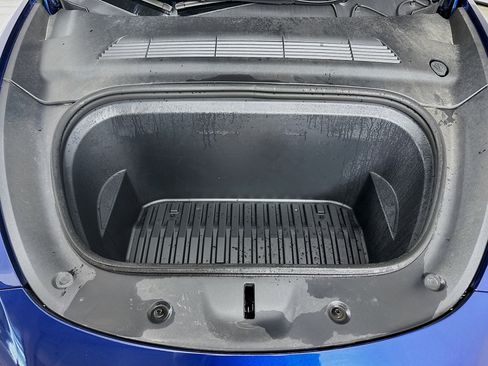 Used 2023 Tesla Model Y Long Range AWD/4WD image 33
