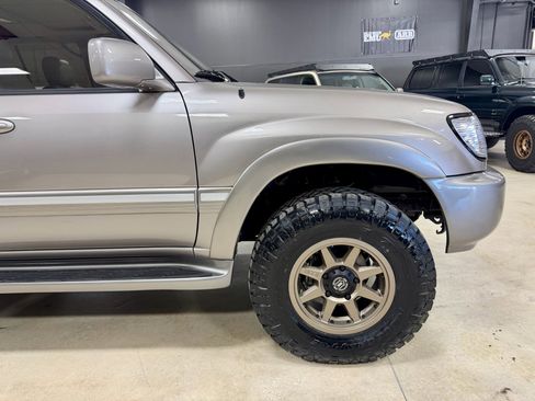 Used 2003 Toyota Land Cruiser image 14