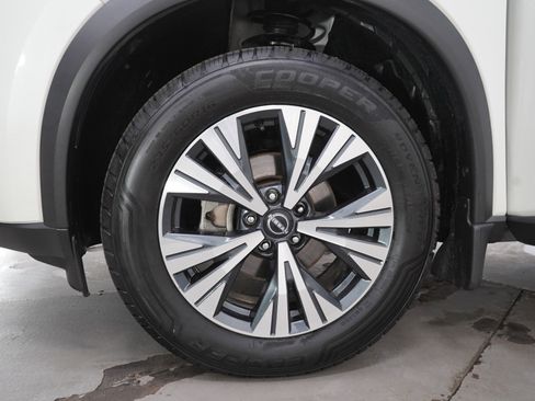 Used 2023 Nissan Rogue SV w/ SV Premium B Package image 31