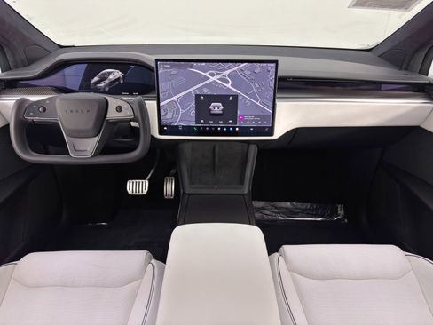 Used 2022 Tesla Model X Plaid image 12