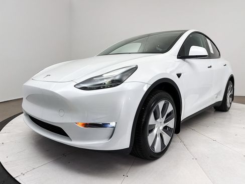 Used 2024 Tesla Model Y Long Range AWD/4WD image 12