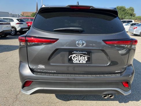Used 2023 Toyota Highlander XSE FWD image 5