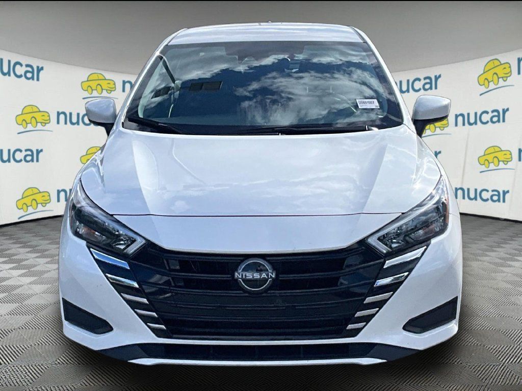 Used 2025 Nissan Versa SV FWD image 2