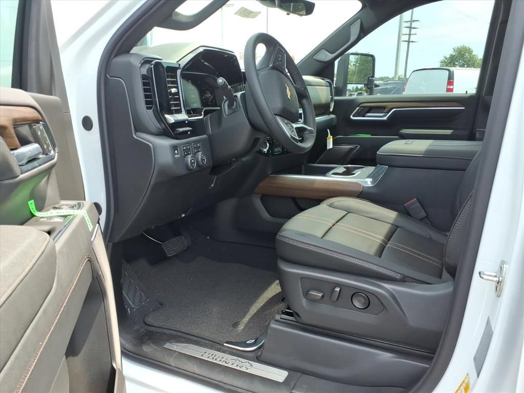 New 2026 Chevrolet Silverado 2500 High Country w/ Technology Package AWD/4WD image 9