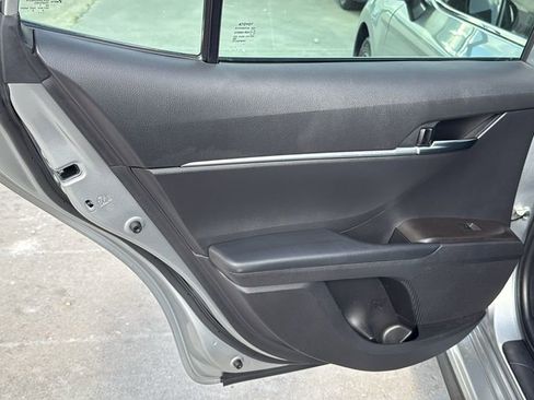Used 2022 Toyota Camry SE image 16