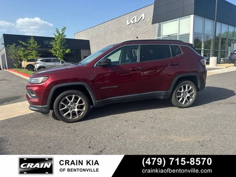 Used 2022 Jeep Compass Latitude AWD/4WD image 8