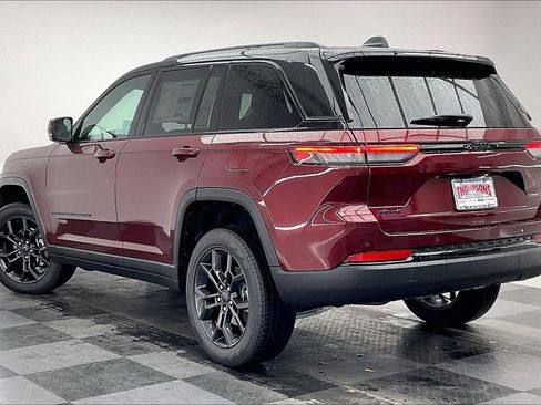 New 2025 Jeep Grand Cherokee Limited image 2
