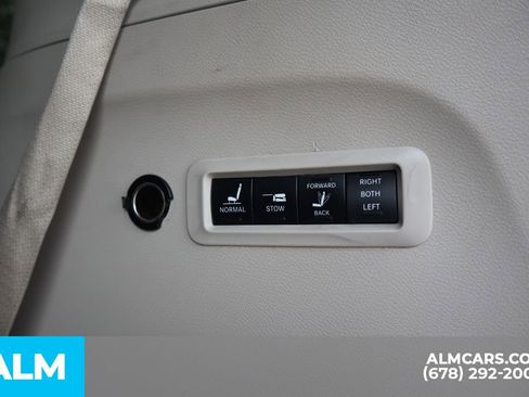 Used 2018 Chrysler Pacifica Limited FWD image 27