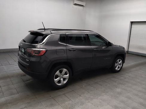 Used 2019 Jeep Compass Latitude FWD image 10