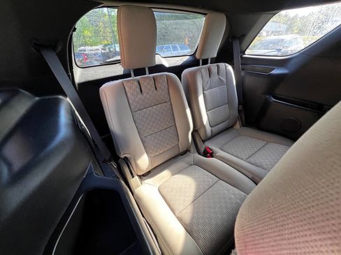 Used 2015 Ford Explorer XLT w/ Equipment Group 201A image 11