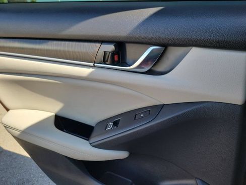 Used 2021 Honda Accord Touring image 23
