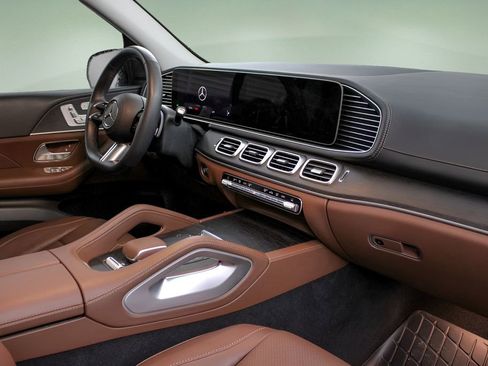Used 2024 Mercedes-Benz GLS 450 4MATIC image 21
