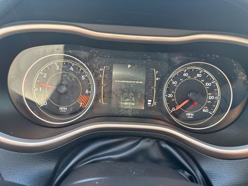 Used 2014 Jeep Cherokee Sport image 10