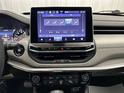 Used 2023 Jeep Compass Limited image 20