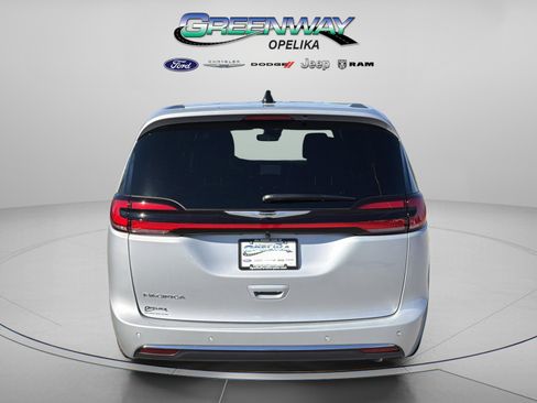 New 2026 Chrysler Pacifica Select image 6