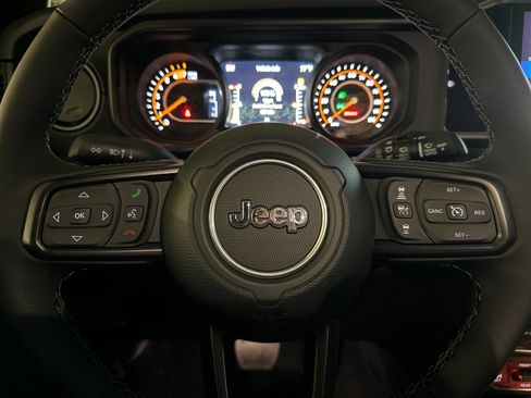 New 2025 Jeep Wrangler Unlimited Rubicon w/ Technology Group image 23