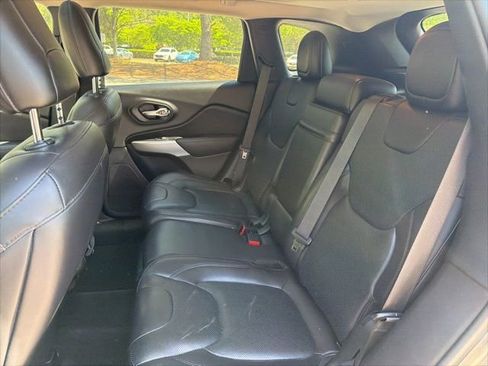 Used 2017 Jeep Cherokee Overland w/ Technology Group AWD/4WD image 22