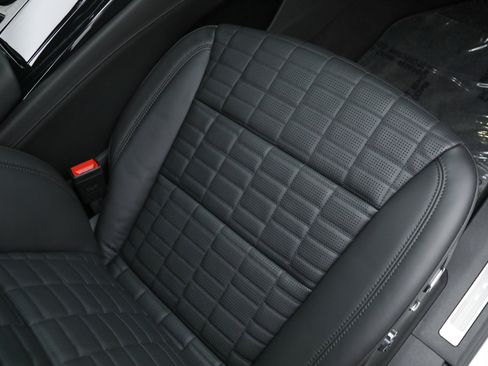 Used 2024 Cadillac Escalade ESV V w/ LPO, ONYX Package image 19