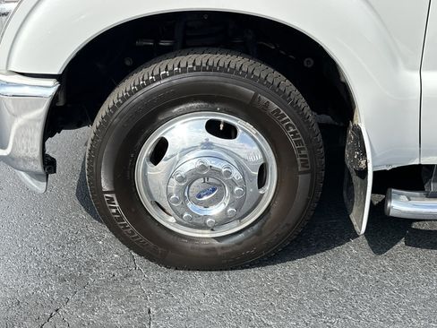 Used 2016 Ford F350 Lariat w/ Lariat Interior Package image 11