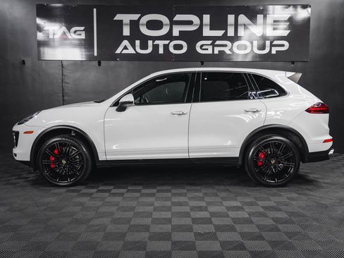 Used 2015 Porsche Cayenne Turbo image 34