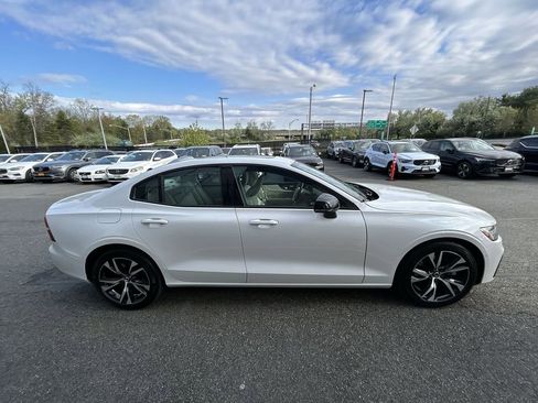 Certified 2025 Volvo S60 B5 Plus FWD image 9