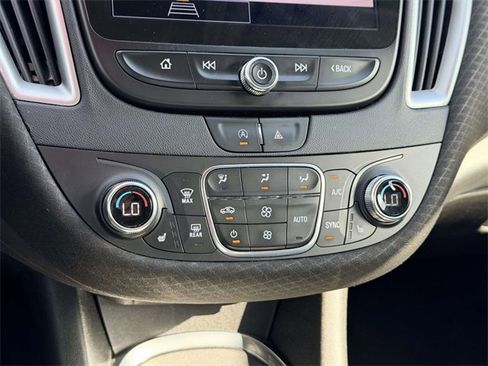 Used 2022 Chevrolet Malibu LT image 21