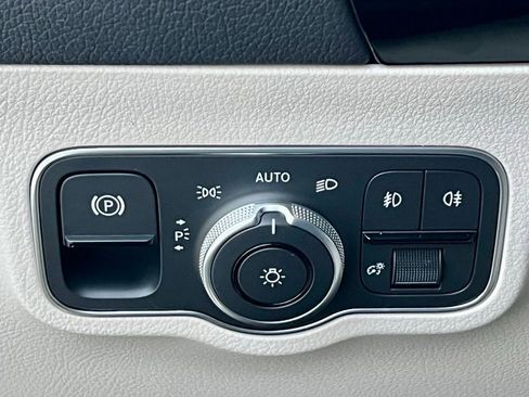 Certified 2025 Mercedes-Benz GLA 250 4MATIC image 33