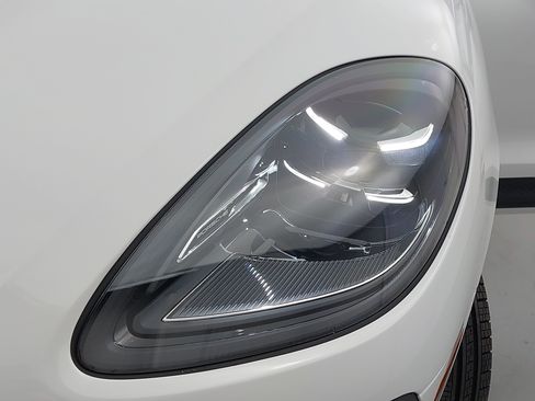 Certified 2026 Porsche Macan S AWD/4WD image 34