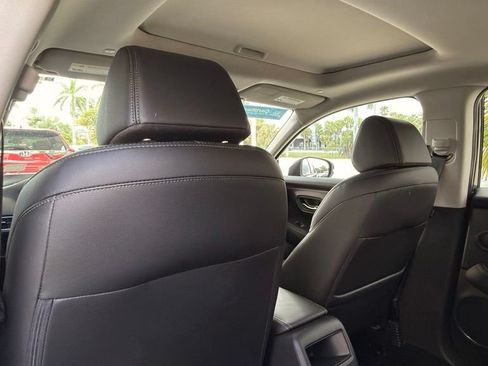 Used 2026 Honda HR-V EX-L image 9