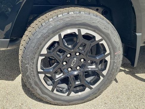 New 2026 Chevrolet Colorado Z71 w/ Technology Package AWD/4WD image 3