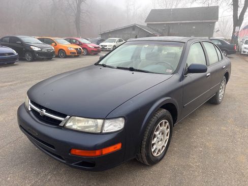 Used 1998 Nissan Maxima SE image 2