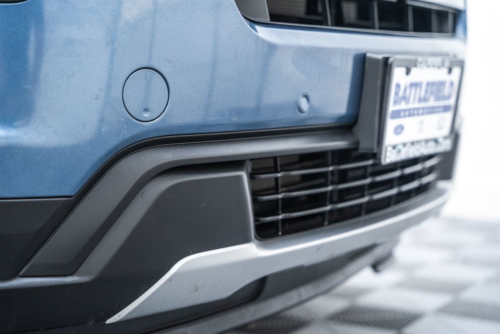 Used 2018 Ford Explorer XLT w/ Equipment Group 202A AWD/4WD image 17