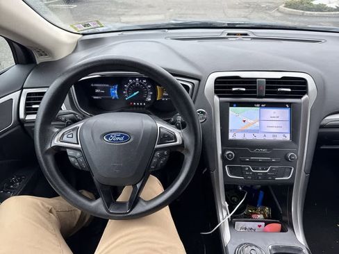 Used 2019 Ford Fusion SE image 22