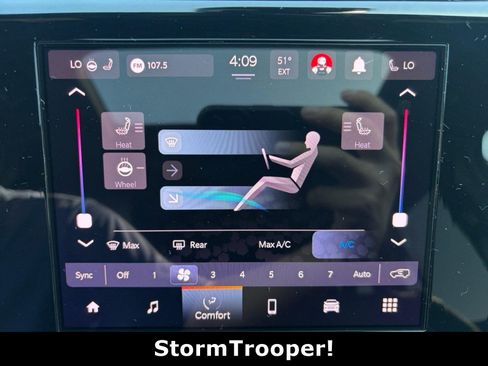 Used 2025 Jeep Grand Cherokee Altitude AWD/4WD image 16