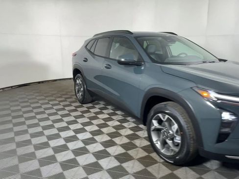 New 2026 Chevrolet Trax LT image 3