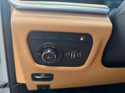 Used 2022 Jeep Grand Cherokee Summit AWD/4WD image 18