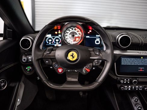 Used 2020 Ferrari Portofino RWD image 38