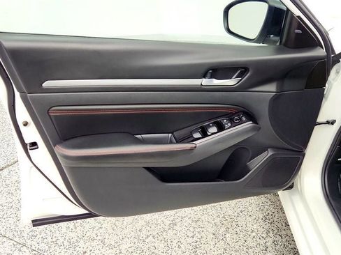 Used 2023 Nissan Altima 2.5 SR image 10