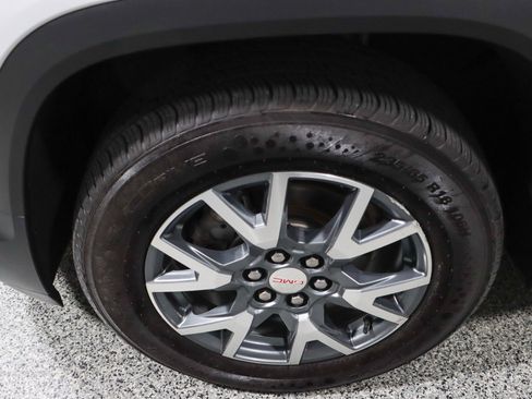 Used 2023 GMC Acadia SLT FWD image 11