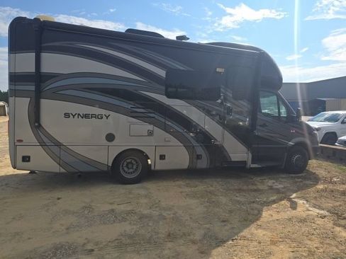 Used 2016 Mercedes-Benz Sprinter 3500 image 9