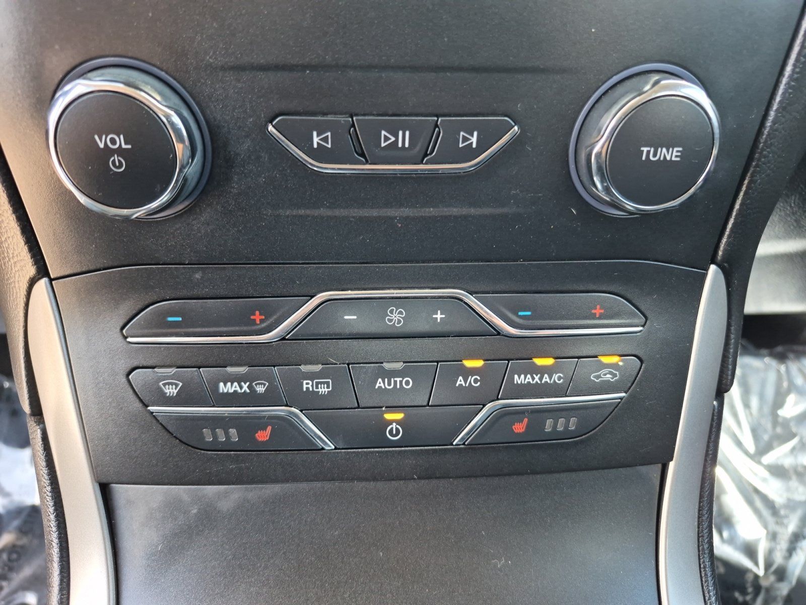 Used 2019 Ford Edge SEL w/ Equipment Group 201A AWD/4WD image 1