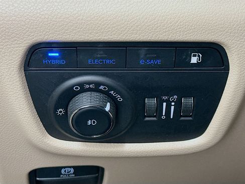 Used 2023 Jeep Grand Cherokee 4WD 4xe image 17